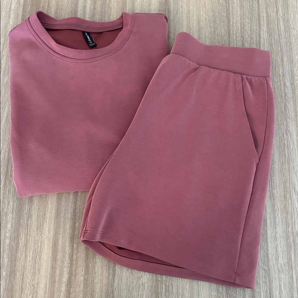 Lazypants Matching Set Long Sleeve Crewneck Sweatshirt and Shorts in Mauve